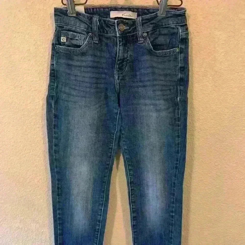 Kancan dark wash stretch low rise skinny Jean sz 24, Estilo casual everyday